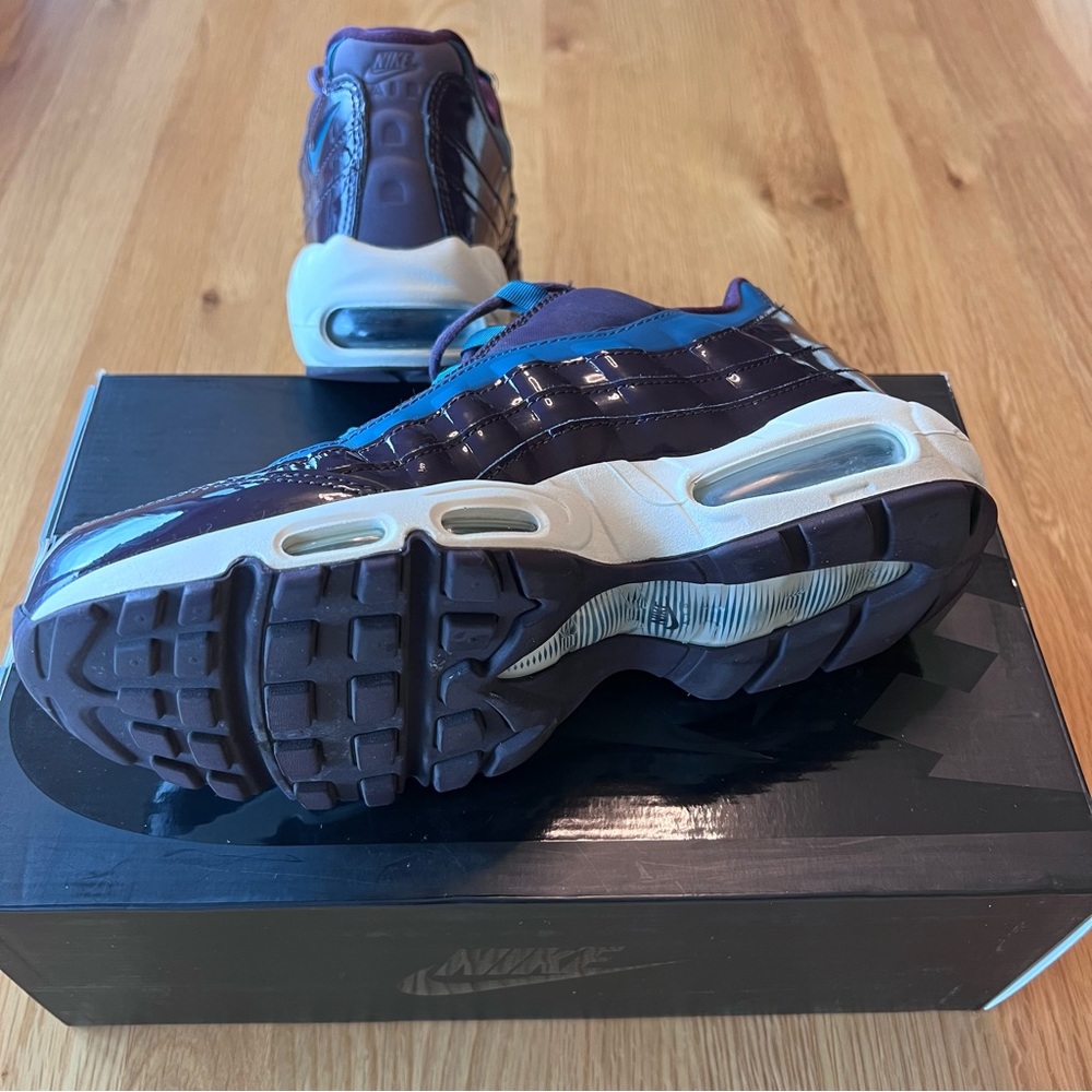 Nike Air Max Women's Sneakers in Purple and Blue - Picture 4 of 7
